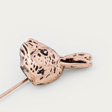 Ladda upp bild till gallerivisning, Kavajnål Hare | Guld