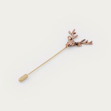 Ladda upp bild till gallerivisning, Kavajnål Hjort | Mässing