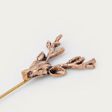 Ladda upp bild till gallerivisning, Kavajnål Hjort | Mässing