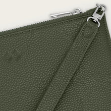 Ladda upp bild till gallerivisning, Clutch / Kuvertväska | Mörkgrönt läder