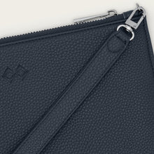 Ladda upp bild till gallerivisning, Clutch / Kuvertväska | Mörkblått läder