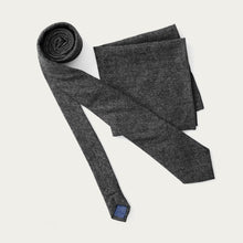 Ladda upp bild till gallerivisning, Komboset | Slips & näsduk i ull | Gråmönstrad