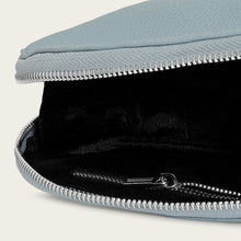 Ladda upp bild till gallerivisning, Liten sminkväska | Gråblått läder