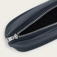 Ladda upp bild till gallerivisning, Liten sminkväska | Mörkblått läder