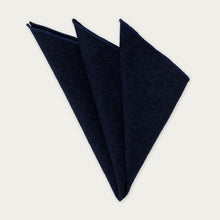 Ladda upp bild till gallerivisning, Bröstnäsduk i ull | Mörkblå