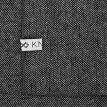 Ladda upp bild till gallerivisning, Bröstnäsduk i ull | Gråmönstrad