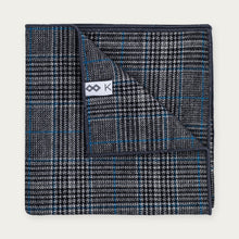 Ladda upp bild till gallerivisning, Bröstnäsduk i ull | Blårutig