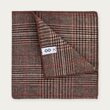 Ladda upp bild till gallerivisning, Bröstnäsduk i ull | Brunrutig