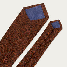 Ladda upp bild till gallerivisning, Komboset | Slips & näsduk i ull | Tegelröd