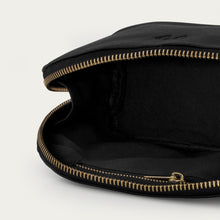 Ladda upp bild till gallerivisning, Liten sminkväska | Svart saffiano