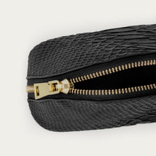 Ladda upp bild till gallerivisning, Liten sminkväska | Svart ormskinn