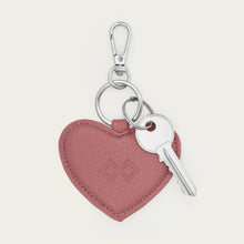 Ladda upp bild till gallerivisning, Nyckelring Heart | Mörkrosa läder